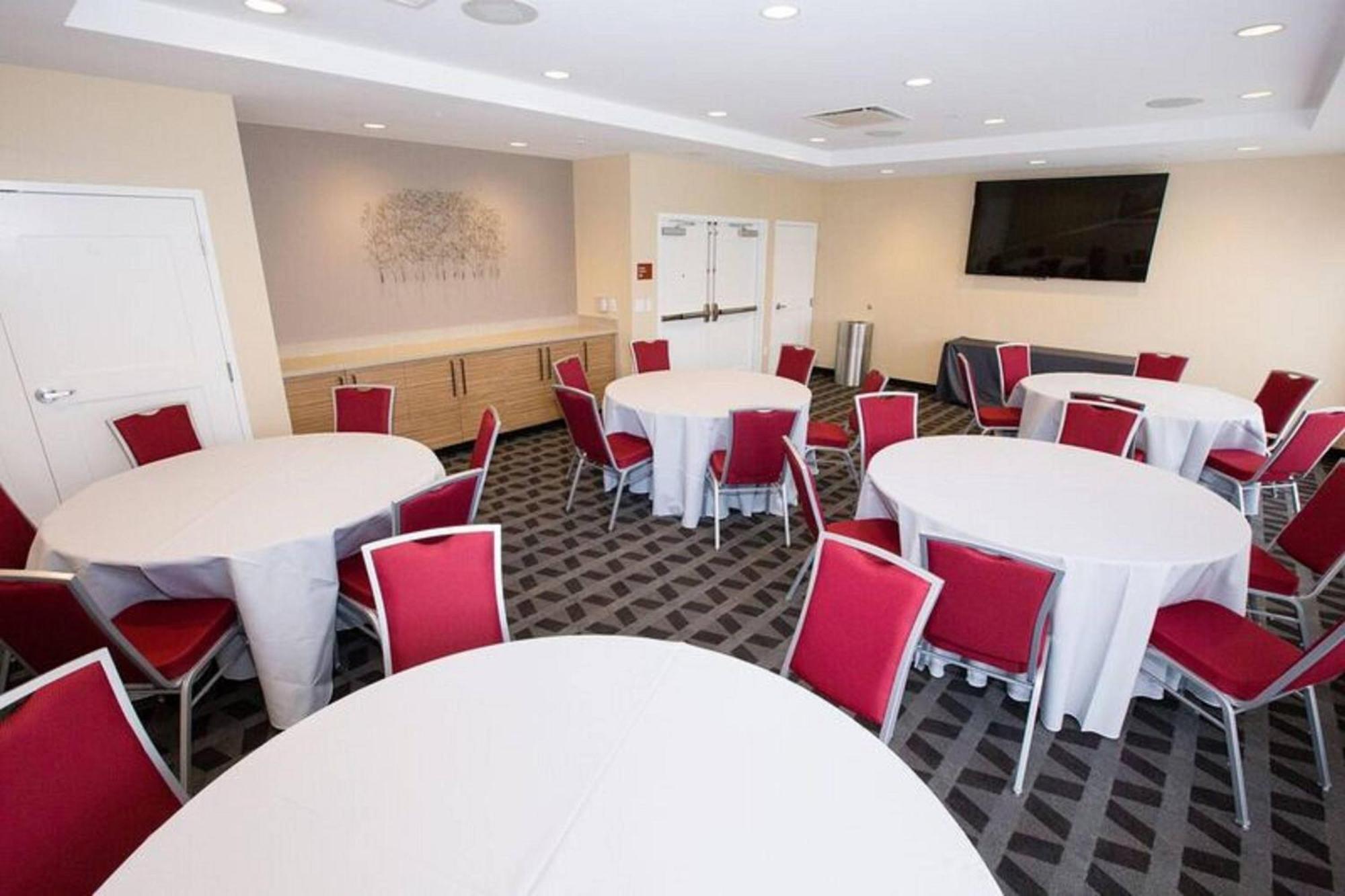 Towneplace Suites By Marriott Pittsburgh Harmarville Bagian luar foto